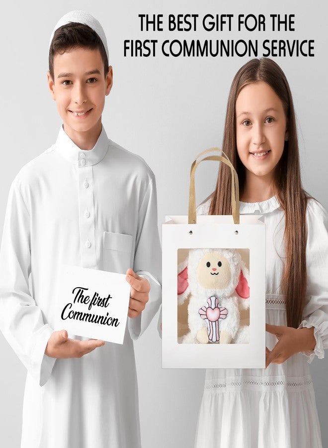 مجموعة هدايا سيمجوينج الكاثوليكية المكونة من 5 قطع لحفلات تعميد الفتيات، تتضمن دمية خروف مباركة من القطيفة مقاس 9 بوصات، ومسبحة "أول مسبحة" مع صندوق تذكاري وبطاقة وحقيبة يد، مثالية لحفلات استقبال المولود الجديد والمناولة الأولى. - Image 2